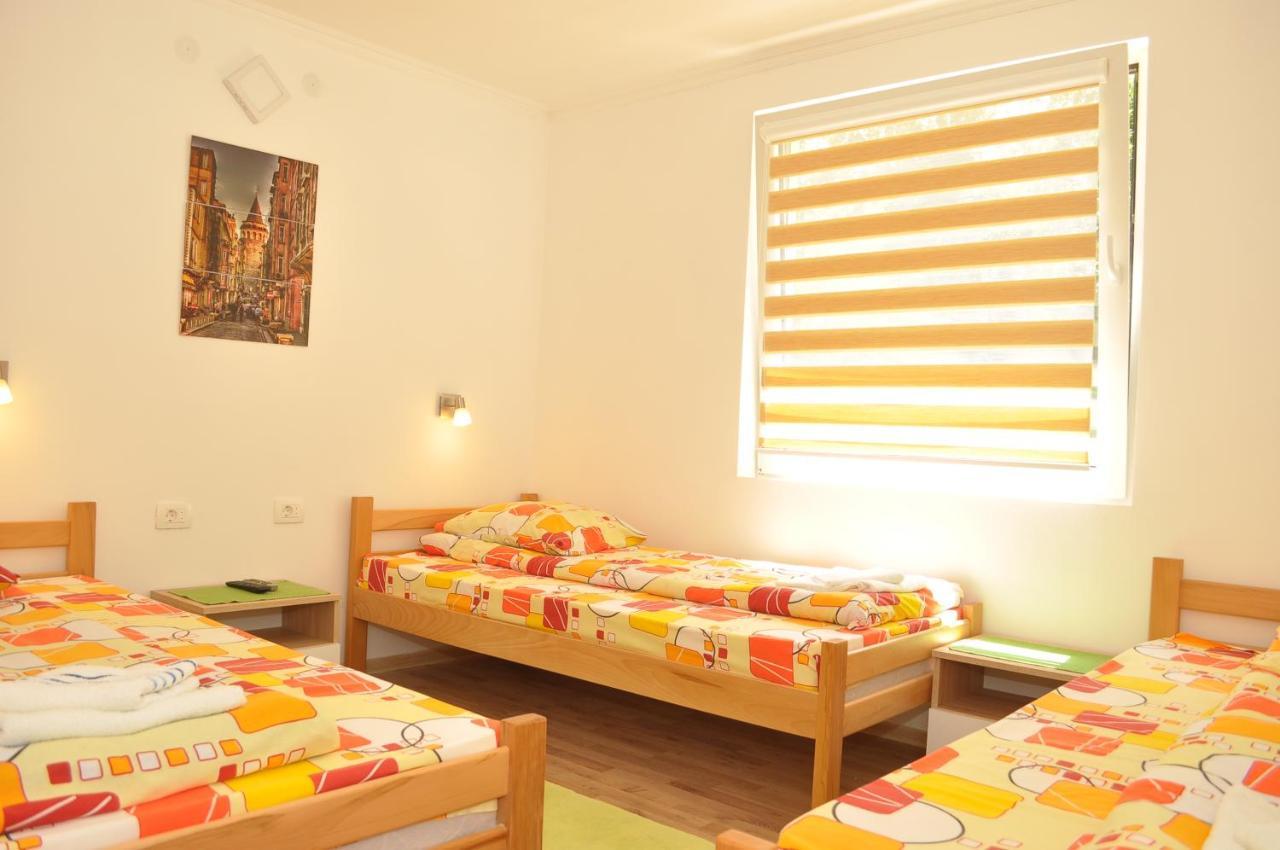 Apartments & Rooms Bojic コラシン エクステリア 写真