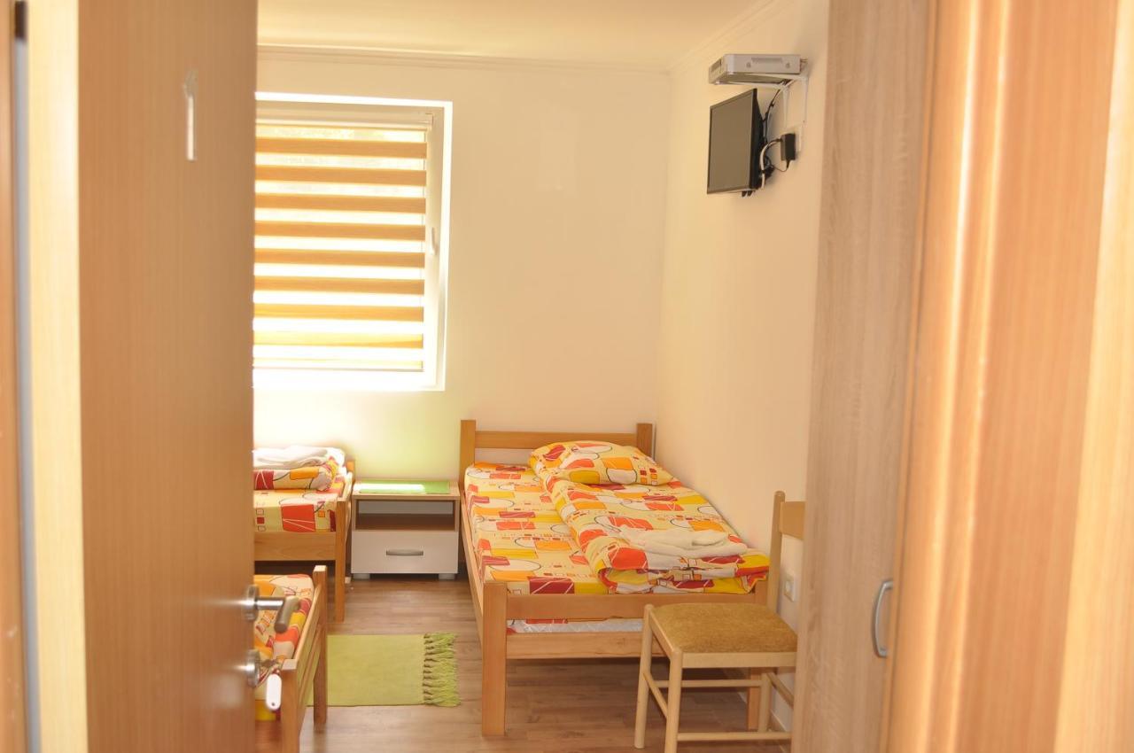 Apartments & Rooms Bojic コラシン エクステリア 写真